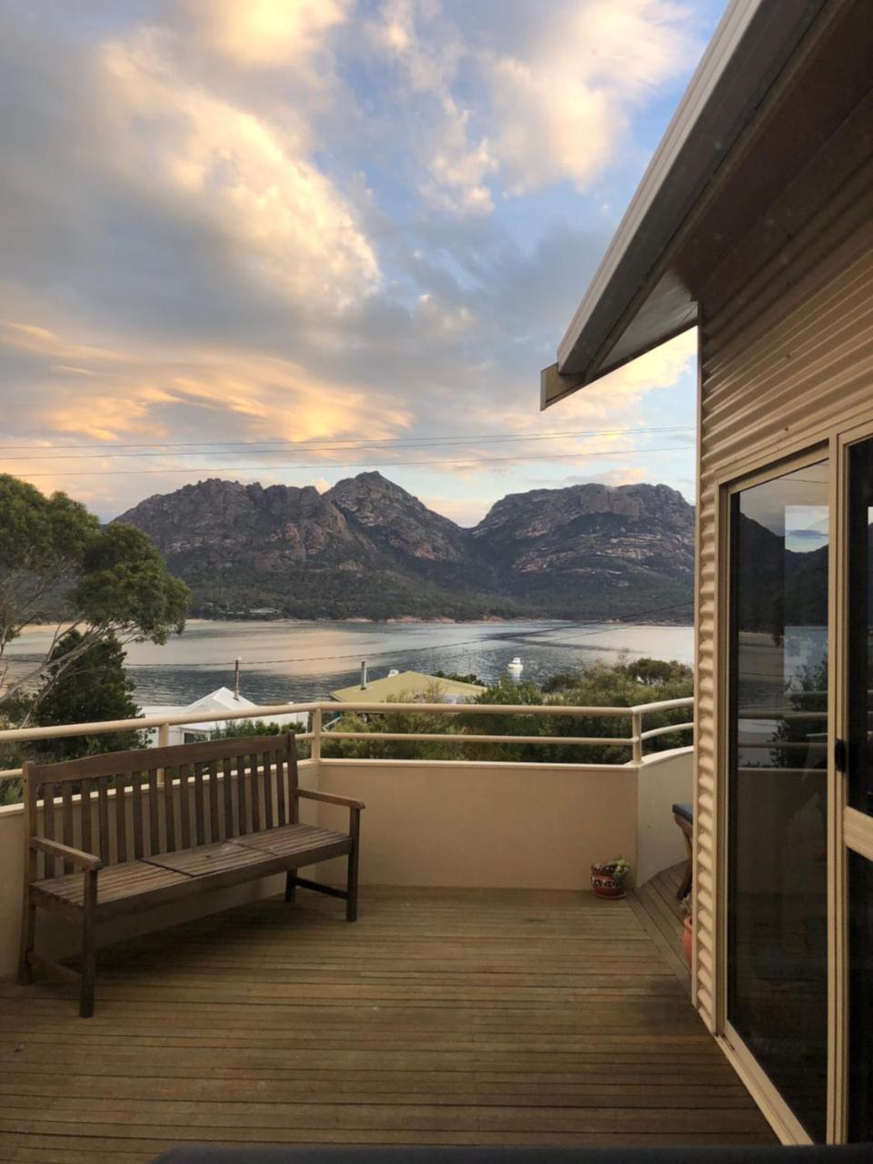 Freycinet Beach House Коулс-Бей Экстерьер фото