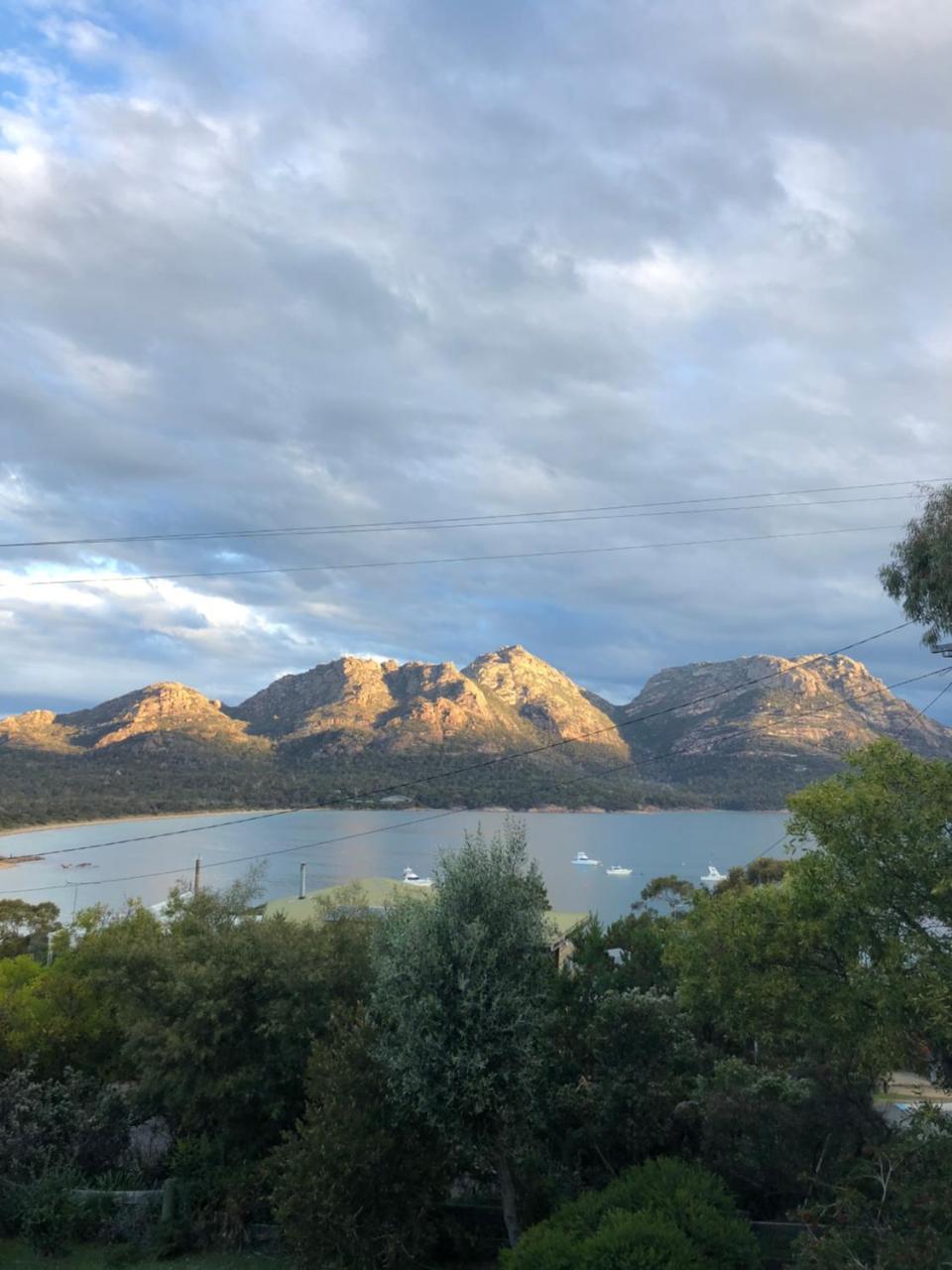Freycinet Beach House Коулс-Бей Экстерьер фото