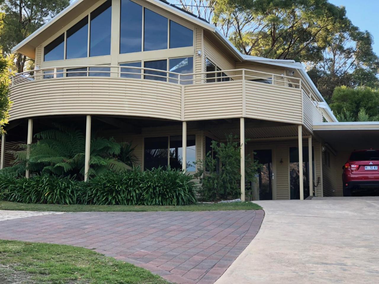 Freycinet Beach House Коулс-Бей Экстерьер фото