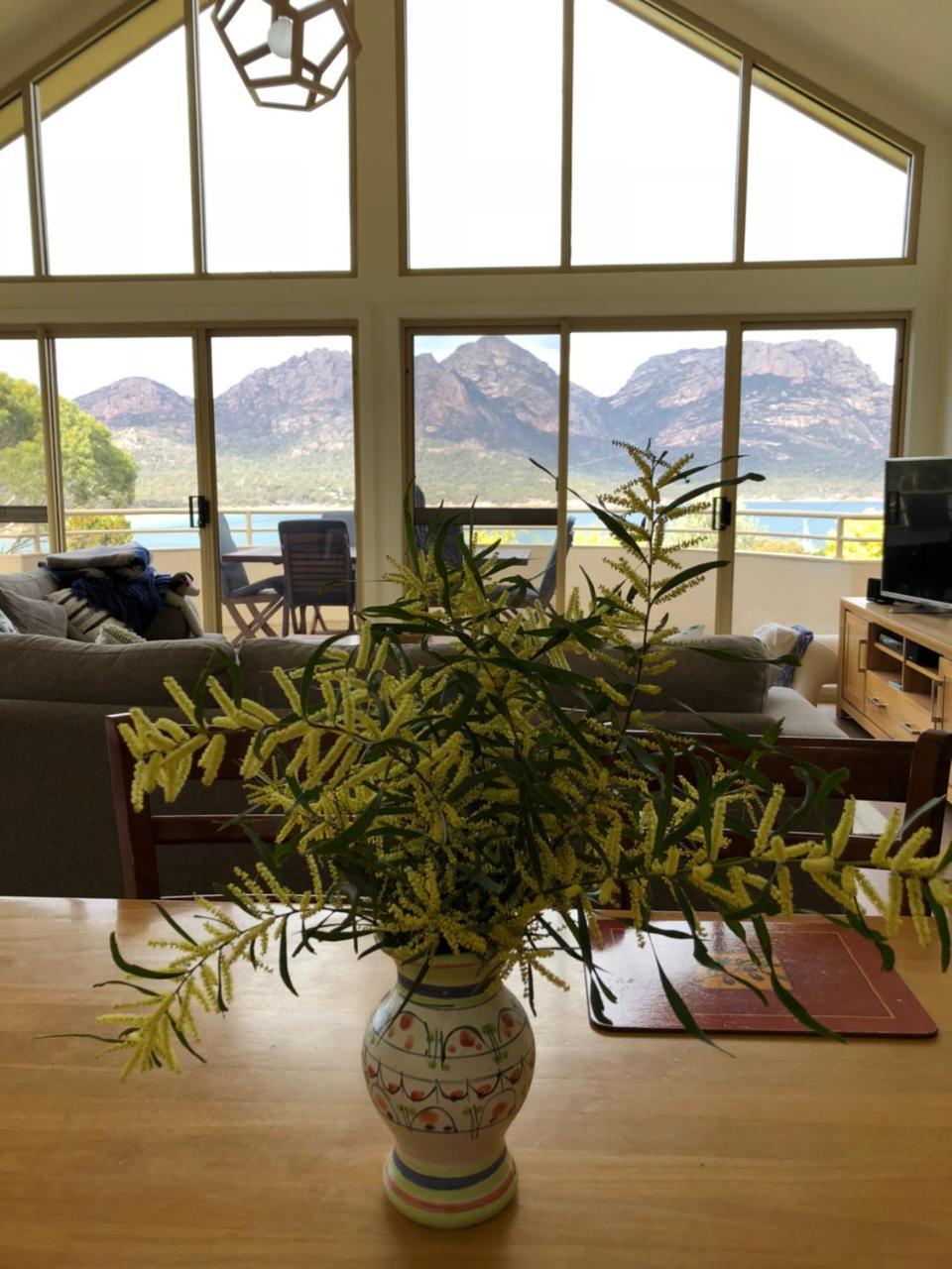 Freycinet Beach House Коулс-Бей Экстерьер фото