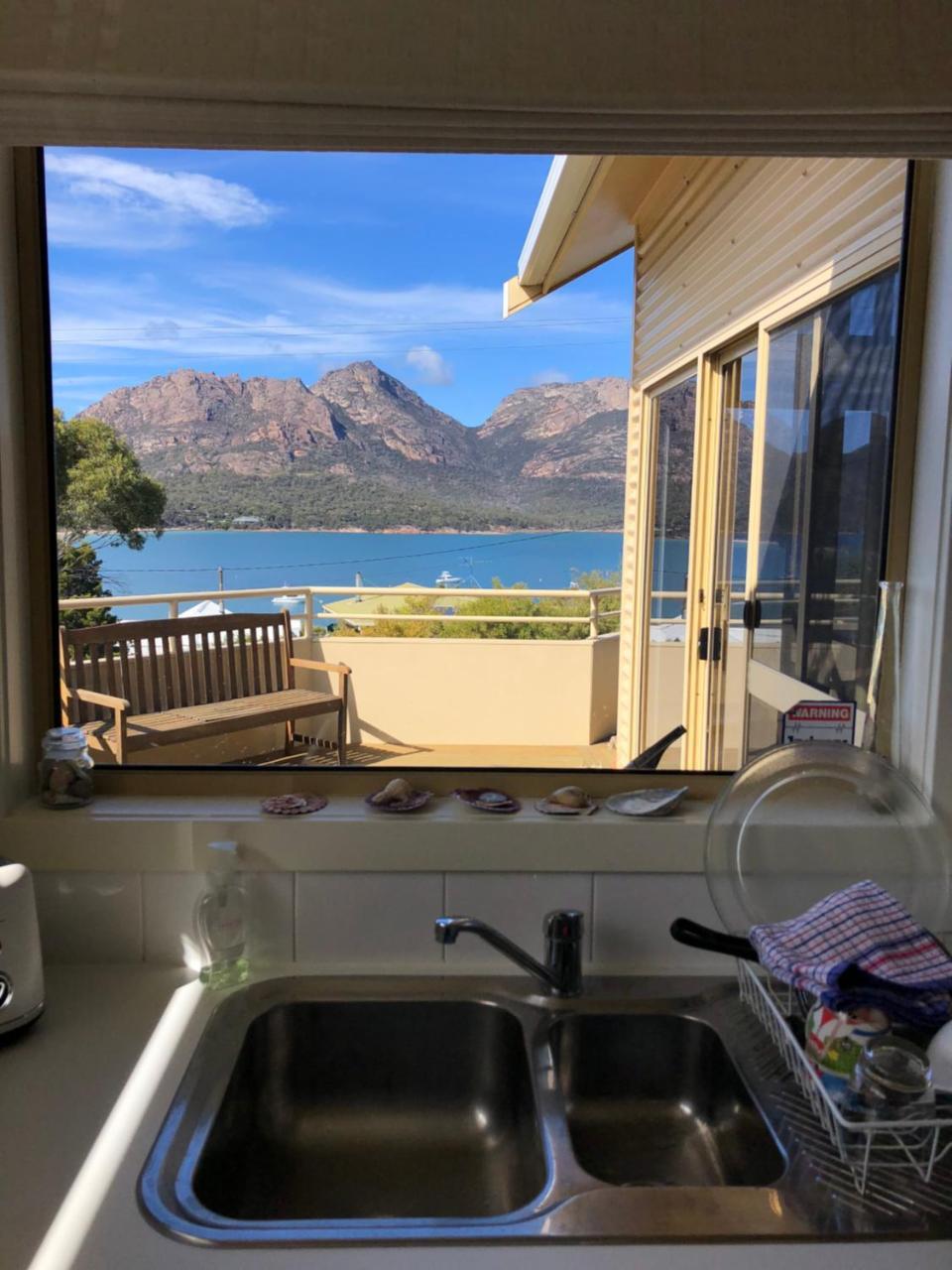 Freycinet Beach House Коулс-Бей Экстерьер фото